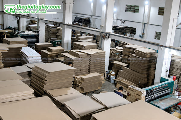 Xưởng sản xuất hộp giấy có cửa sổ
